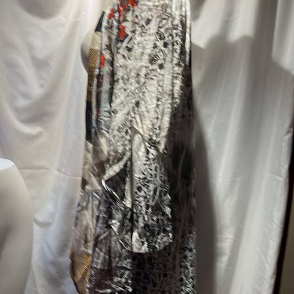 Small cardigan with bleeding hearts swords and cardinals in print nwt - Picture 8 of 11